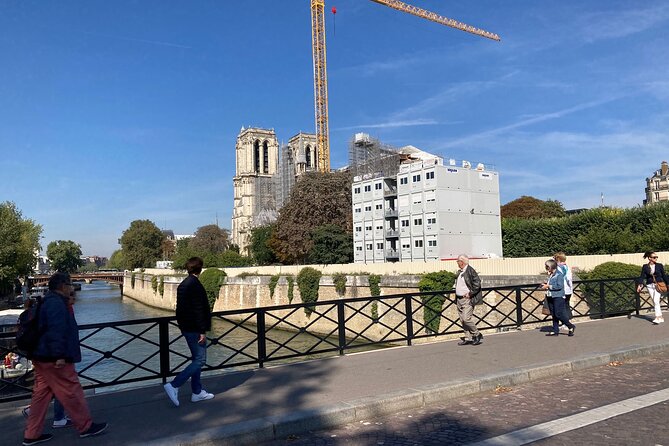 Paris Île de la Cité and Notre-Dame Walking Tour With Crypt - The Conciergerie and the memory of revolution
