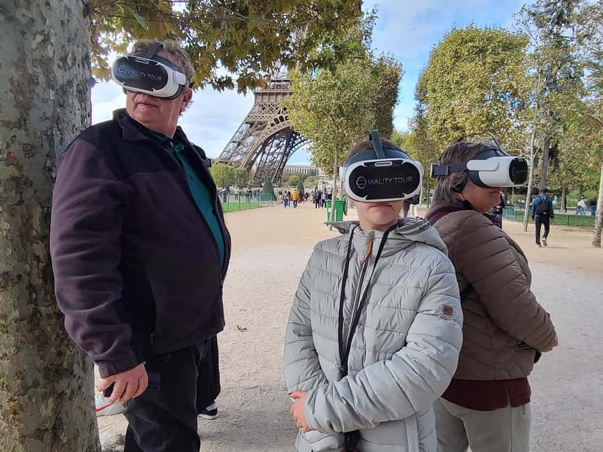 Paris : Immersive Eiffel Tower tour with virtual reality - Practical tips for a smoother hour