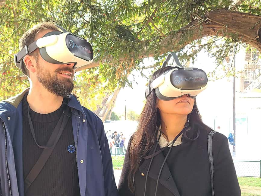 Paris : Immersive Eiffel Tower tour with virtual reality - Walking through the Champ-de-Mars to the tower