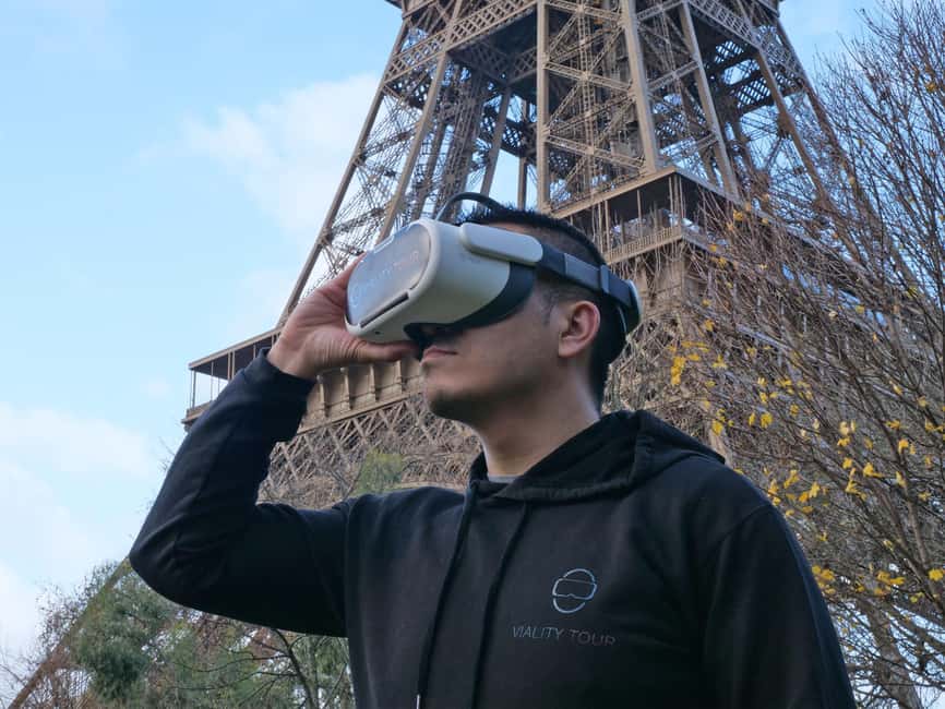 Paris : Immersive Eiffel Tower tour with virtual reality - 1887 construction through a VR headset