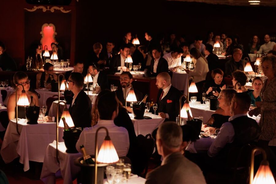 Paris: La Nouvelle Eve Cabaret Dinner Show - Arriving at 25 rue Pierre Fontaine
