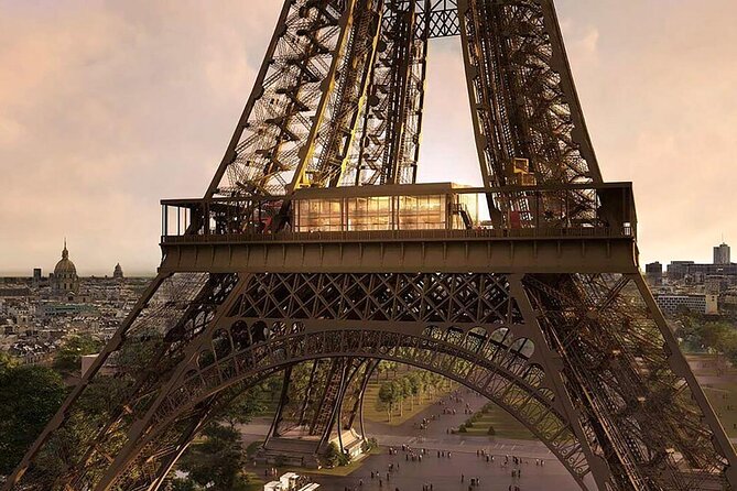 Paris Late Lunch at Eiffel Tower's Madame Brasserie Restaurant - Arriving at the Eiffel Tower for a 1:30 p.m. table