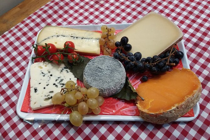 Paris Le Marais Food Tour With 10+ Tastings, Cheese, Wine & More - Starting with coffee, croissants, and the proper baguette