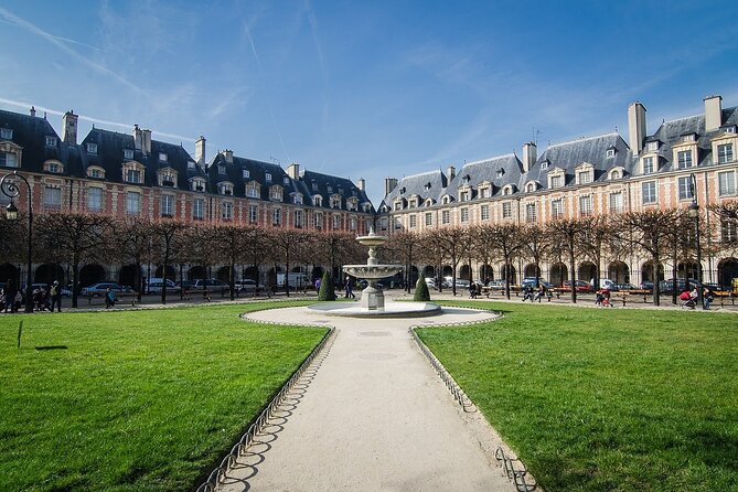 Paris Le Marais Hidden Gems Small Group Tour with Cruise Option - Musée Carnavalet and the gardens