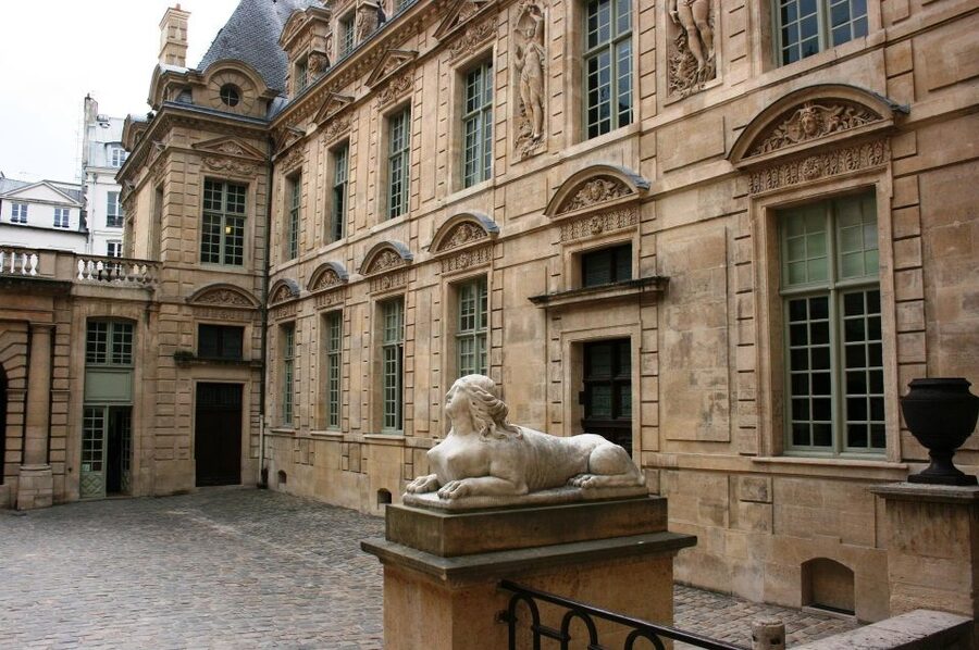 Paris: Le Marais Highlights Guided Small Group Walking Tour - Why Le Marais works so well as a walking district