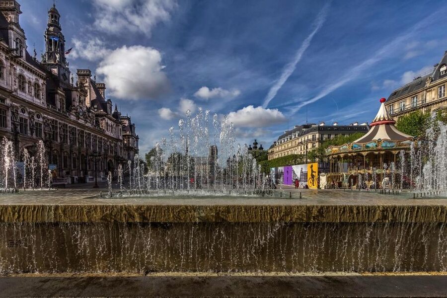 Paris: Le Marais Highlights Guided Small Group Walking Tour - Medieval walls and the physical shape of old Paris
