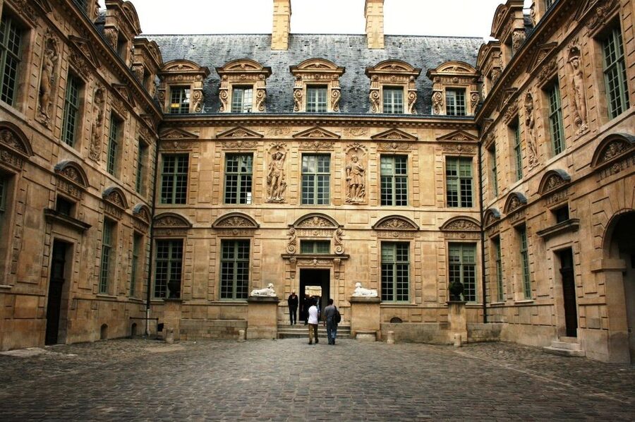 Paris: Le Marais Highlights Guided Small Group Walking Tour - Saint-Gervais and the finish near Hôtel de Ville