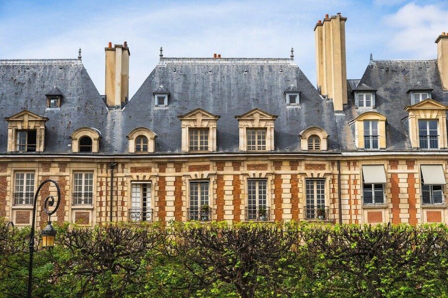 Paris: Le Marais Highlights Guided Small Group Walking Tour - Place des Vosges: a polished opening in old Paris