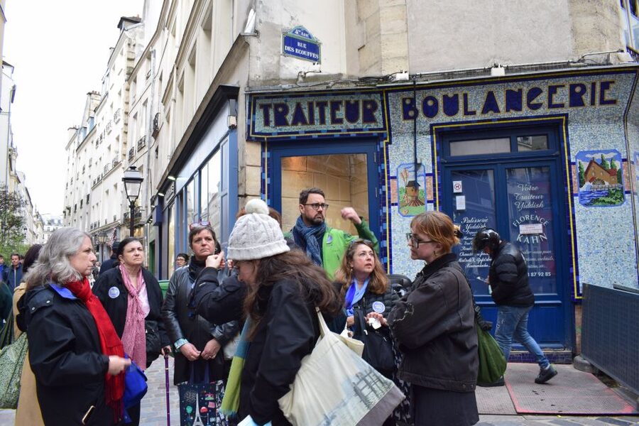 Paris: Le Marais & Montmartre Jewish History Walking Tour - The Shoah Memorial and the weight of memory