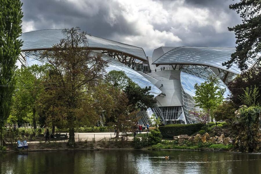 Paris: Louis Vuitton Foundation Exterior Tour with Entry - What this Louis Vuitton Foundation experience really offers