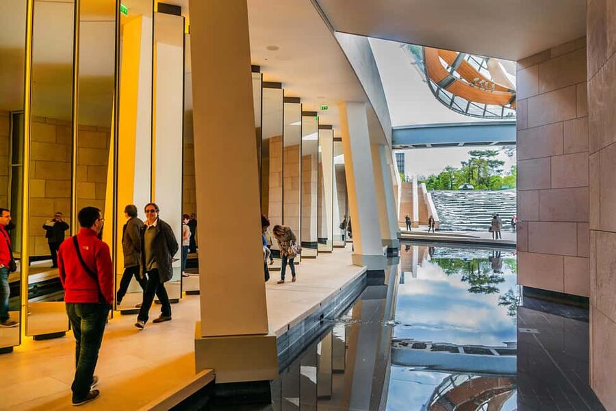Paris: Louis Vuitton Foundation Exterior Tour with Entry - Walking through Jardin d’Acclimatation