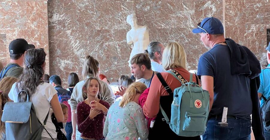 Paris Louvre: 2-Hour Private Tour for Groups or Families - Four to six works, not an exhausting march
