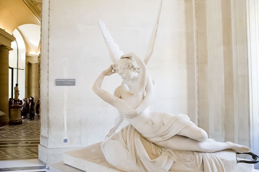 Paris Louvre: 2-Hour Private Tour for Groups or Families - Why a private group changes the experience