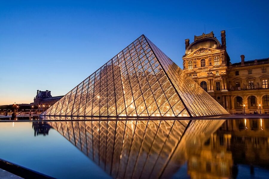 Paris: Louvre Guided Tour with Reserved Access & Boat Cruise - Who should book this Paris experience?