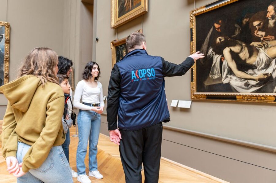 Paris: Louvre Masterpieces Private Tour with Reserved Entry - Meeting the Mona Lisa without losing the plot
