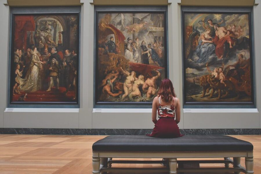 Paris: Louvre Masterpieces Tour with Pre-Reserved Tickets - A quick look at the Louvre Pyramid