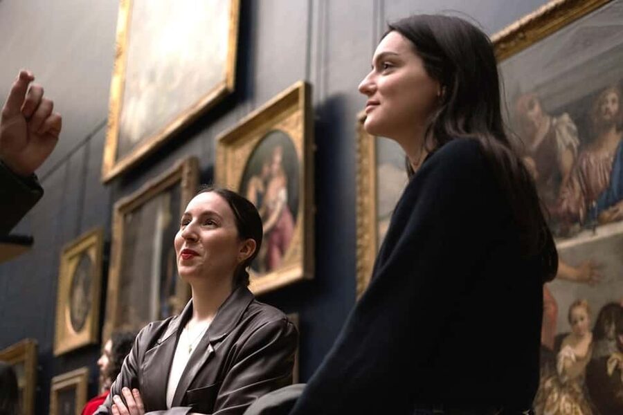 Paris: Louvre Masterpieces Tour with Pre-Reserved Tickets - Neoclassical sculpture and elegant interiors