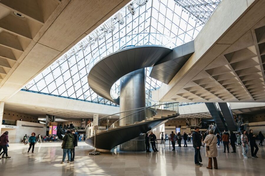 Paris: Louvre Museum Entry Ticket With Host and River Cruise - Using the included digital audio guide
