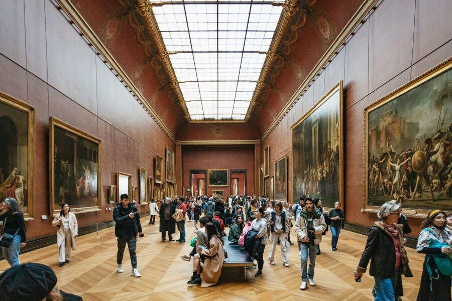 Paris: Louvre Museum Entry Ticket With Host and River Cruise - Seeing Paris from the Seine for one hour