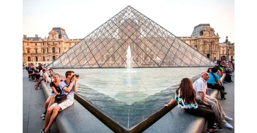 Paris: Louvre Museum Guided Tour - Priority entry, security, and the Pyramid