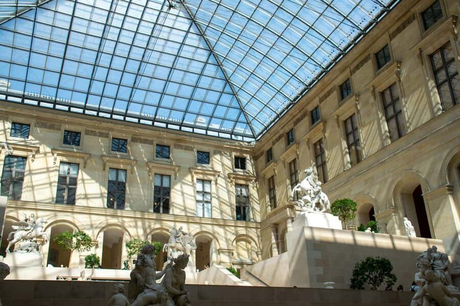 Paris: Louvre Museum Highlights Small-Group Guided Tour - The guides are the heart of the experience