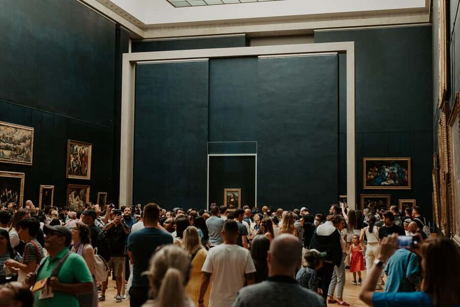 Paris: Louvre Museum Hosted Entry and Mona Lisa Audioguide - Finding the Mona Lisa first