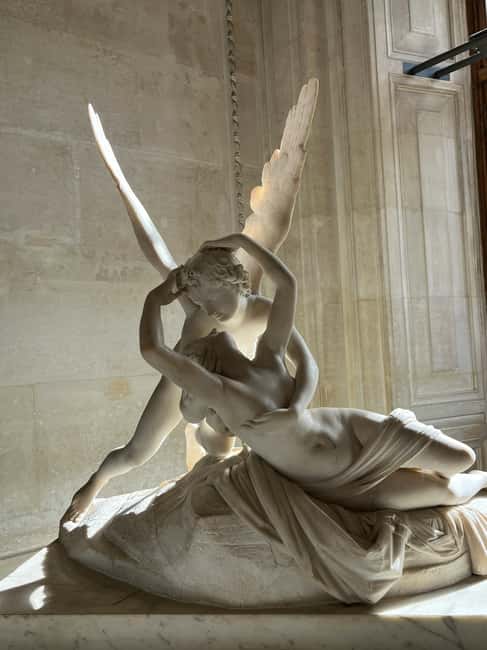 Paris: Louvre Museum Hosted Entry & Masterpieces Audio Guide - Small details that can make the visit easier