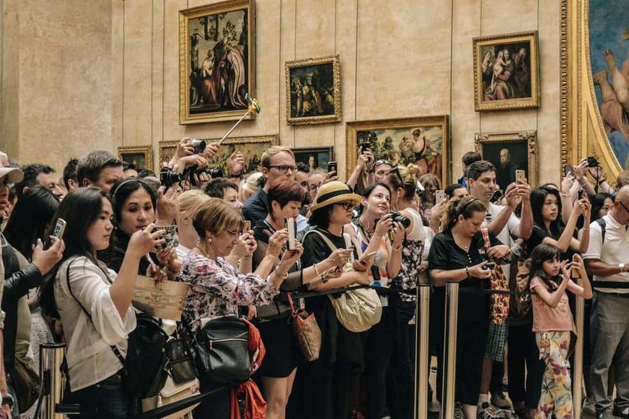 Paris: Louvre Museum Hosted Entry & Masterpieces Audio Guide - Meeting the host at 174 Rue de Rivoli