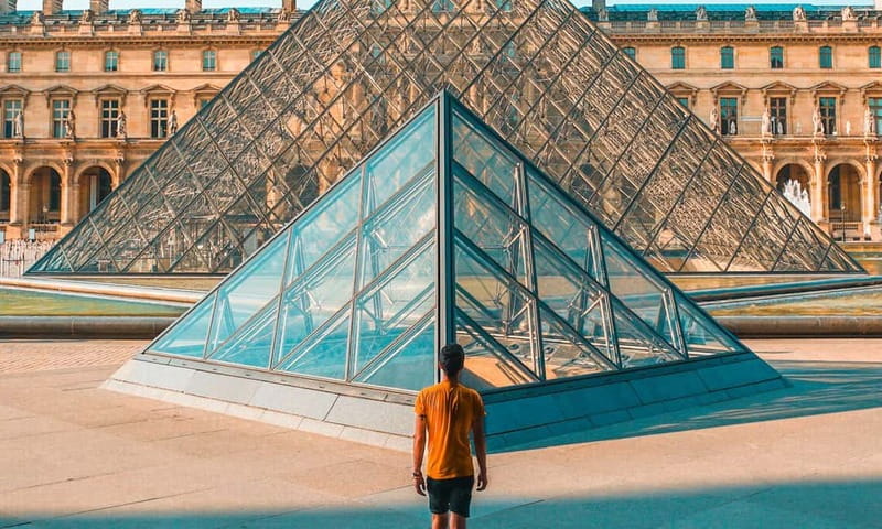 Paris: Louvre Museum Ticket with Audio guide - Entering the Louvre with the separate entrance