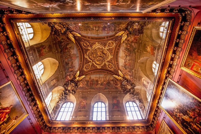 Paris: Louvre Museum Tour Mona Lisa & Iconic Masterpieces - The Mona Lisa, fame, and a crowded room