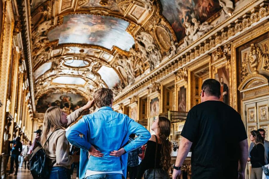Paris: Louvre Museum Tour Mona Lisa & Iconic Masterpieces - Two hours with a group of up to 20