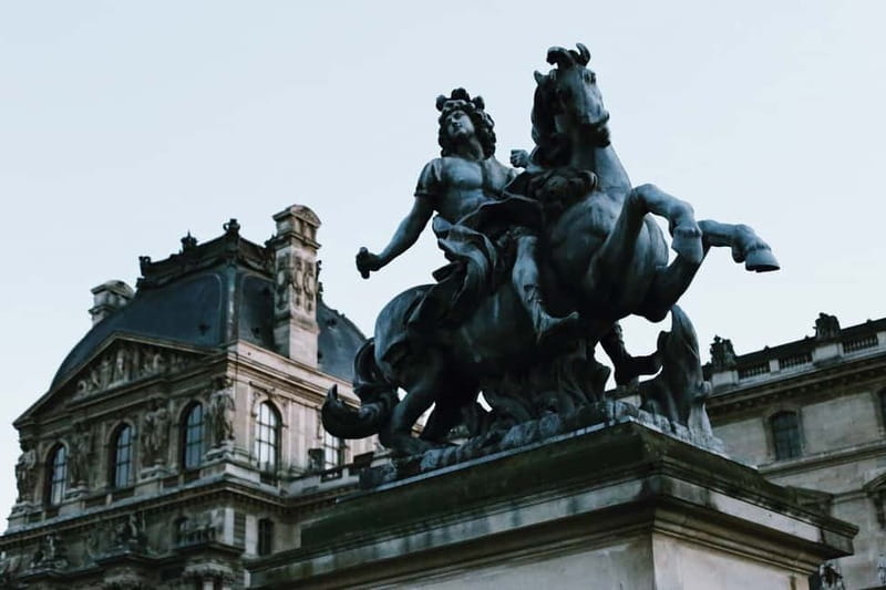 Paris: Louvre Must-See Tour with Reserved Entry Ticket - What $143 per person really buys