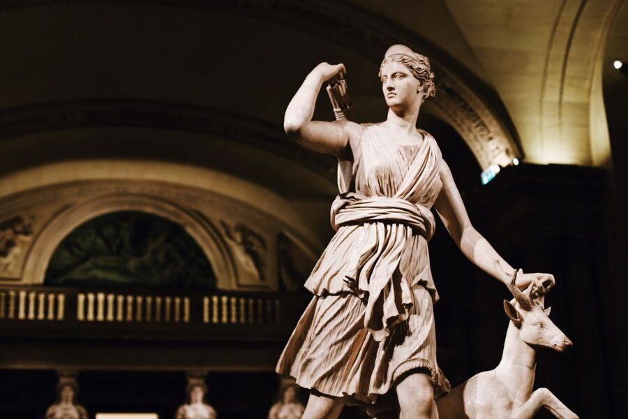 Paris: Louvre Must-See Tour with Reserved Entry Ticket - The guides are the heart of the visit