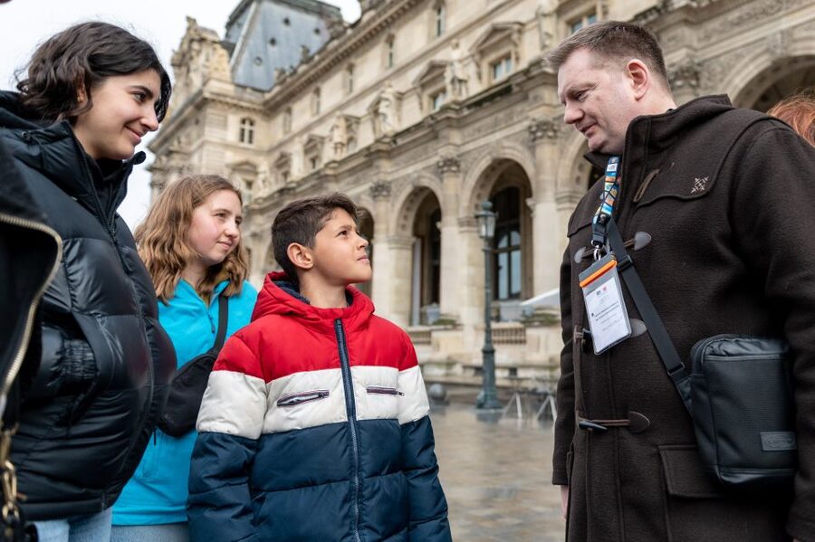 Paris: Louvre Private Family Tour for Kids + Reserved Entry - Meeting at the Louis XIV statue