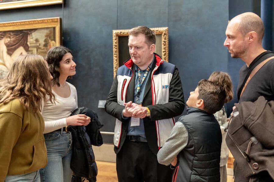 Paris: Louvre Private Family Tour for Kids + Reserved Entry - Winged Victory and the drama of the grand stairway
