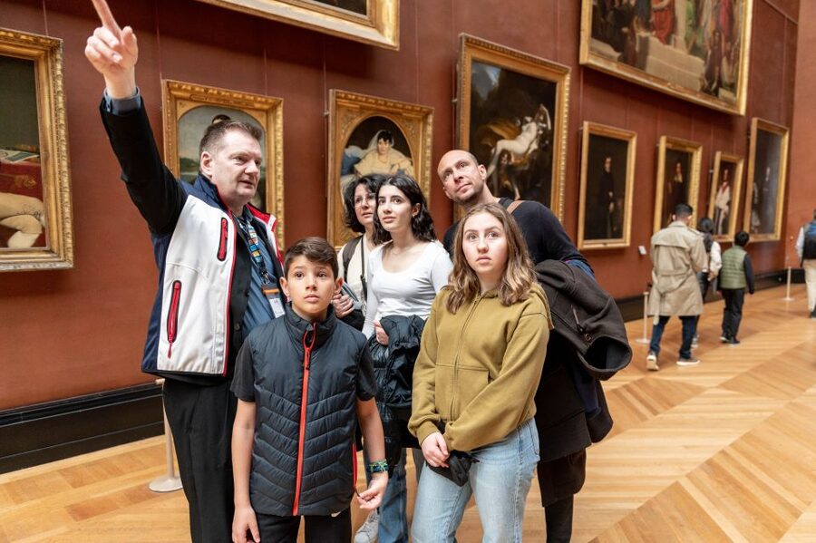 Paris: Louvre Private Family Tour for Kids + Reserved Entry - Is $294 per person good value?