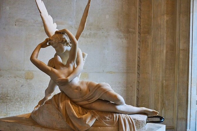 Paris Louvre Small Group Tour with Pre-Reserved Tickets - Small group size and the tour’s pace