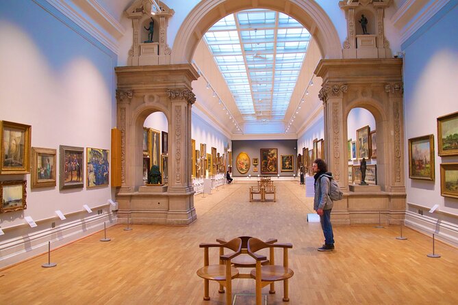 Paris Louvre Small Group Tour with Pre-Reserved Tickets - Meeting near Le Nemours before the Pyramid