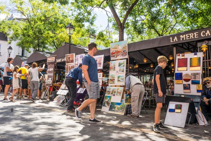 Paris Montmartre: 2-Hour City Tour in German - Place du Tertre and the artists of Montmartre