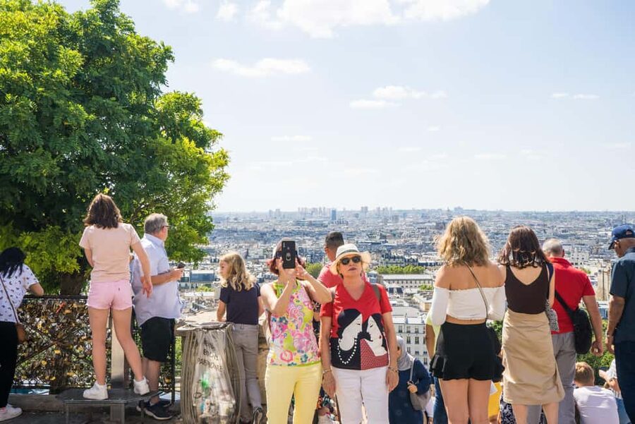 Paris Montmartre: 2-Hour City Tour in German - Sacré Coeur and the reward at the top