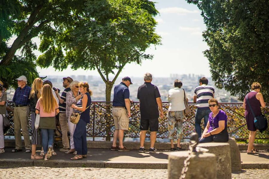 Paris Montmartre: 2-Hour City Tour in German - Vigne du Clos Montmartre, a rural reminder