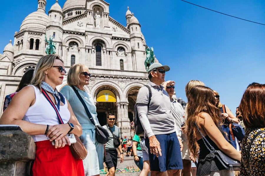 Paris: Montmartre Cheese, Wine & Pastry Guided Walking Tour - Why the guide makes the difference