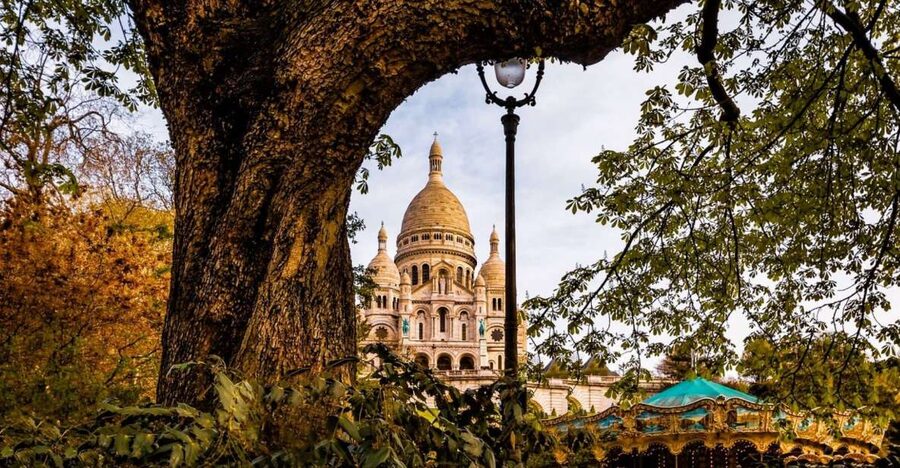 Paris: Montmartre Culture and Local Pastries Walking Tour - Place du Tertre and the working face of Montmartre