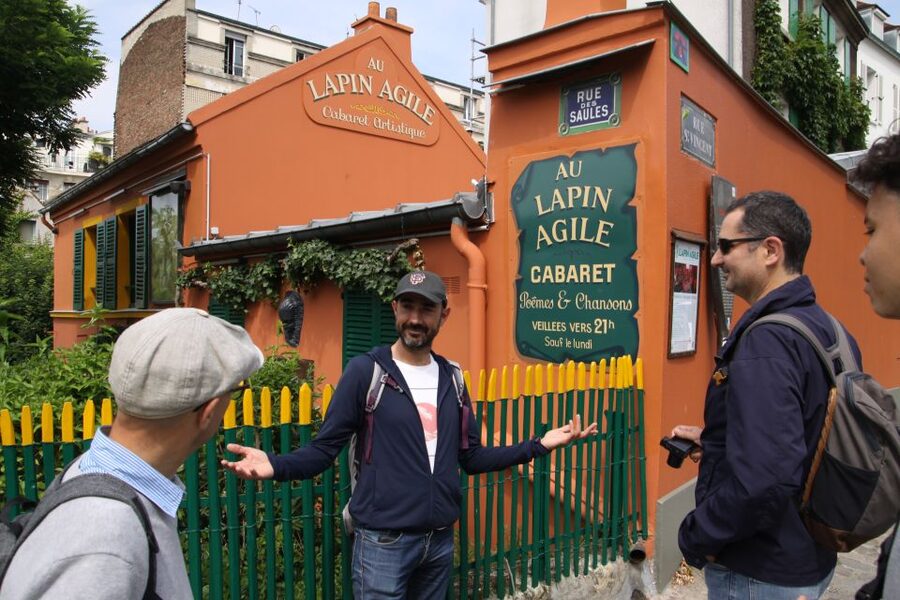 Paris: Montmartre Culture and Local Pastries Walking Tour - Pastries, drinks, and the Café des Deux Moulins