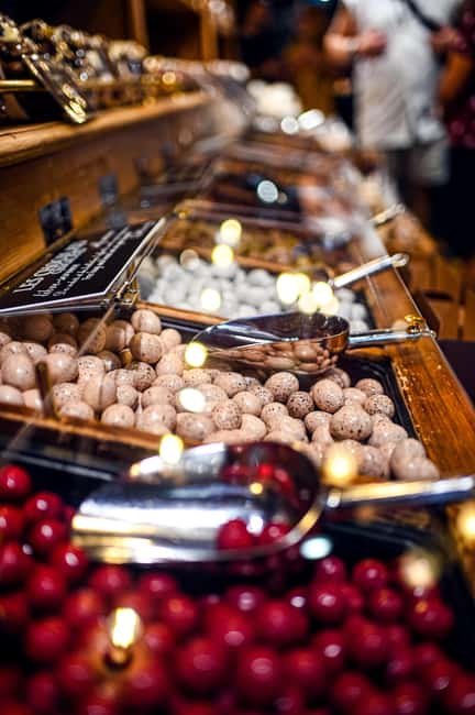 Paris: Montmartre Food Tasting Walking Tour with Secret Dish - Crêpes, galettes, and a useful French distinction