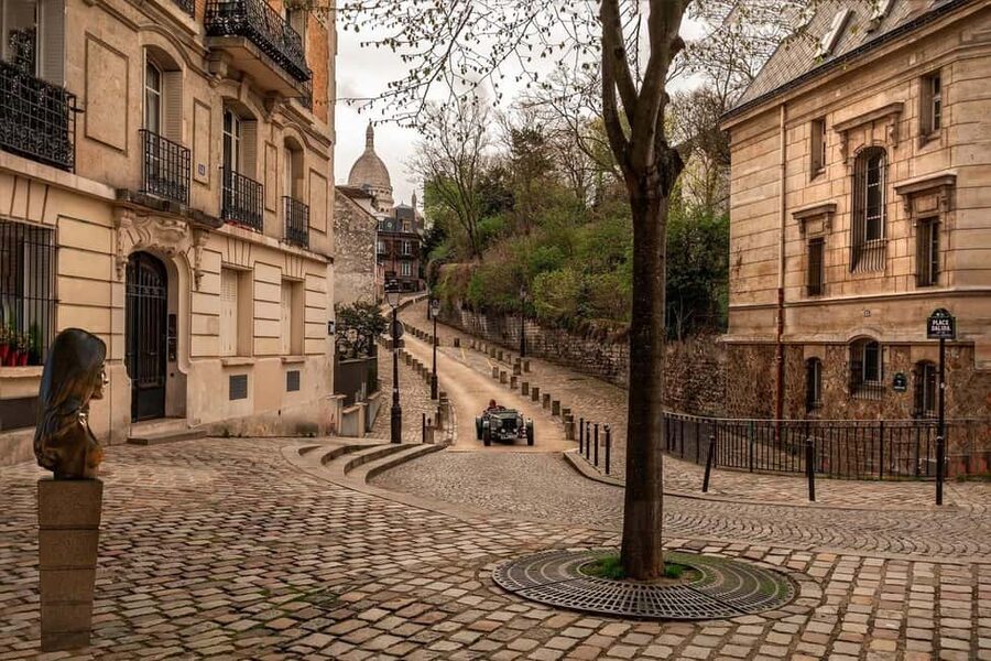 Paris: Montmartre Food Tour with Full Meal - Ending beside Sacré-Cœur