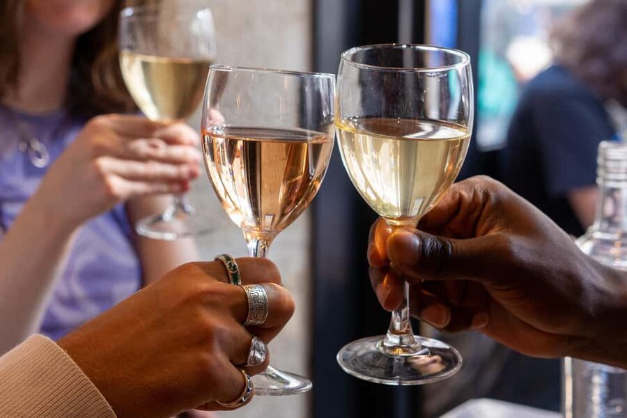 Paris: Montmartre Food Tour with Full Meal - Who should book this experience