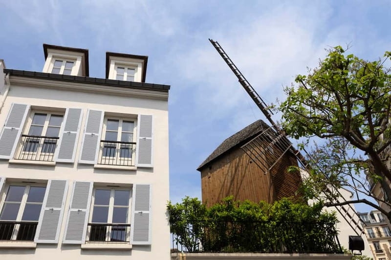 Paris: Montmartre Hidden Gems and Highlights Walking Tour - Guide quality and the feel of the group