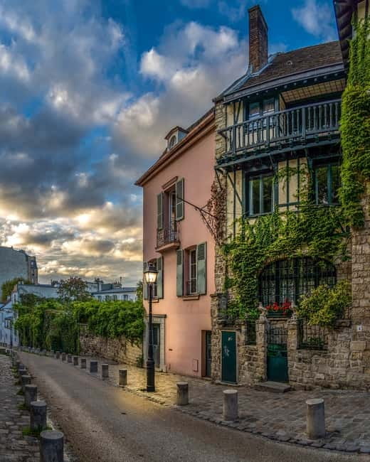 Paris: Montmartre Highlights Walking Tour with a Local Guide - Key points to know before you go