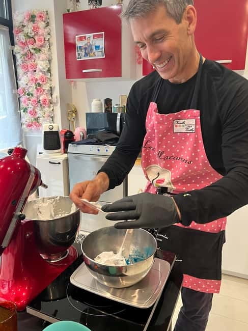 Paris: Montmartre Macaron Baking Workshop - Why the small group matters